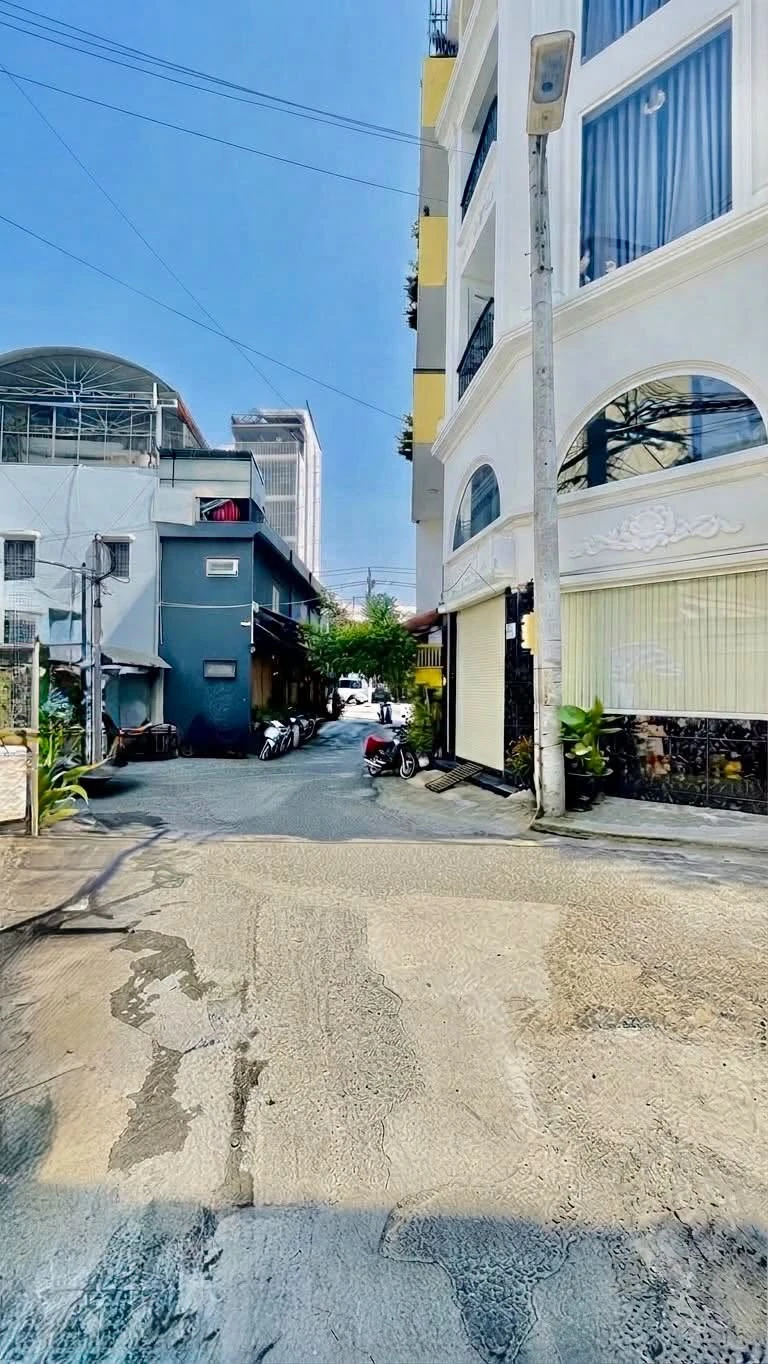 Bán nhà 130m2 2 mặt tiền, 5 phòng ngủ, hẻm xe hơi gần Phạm Văn Đồng, Bình Thạnh - Ảnh 1
