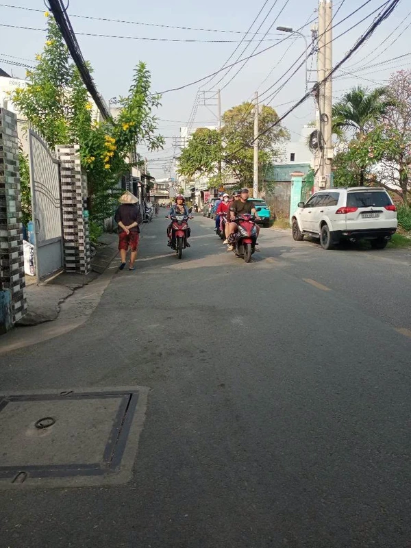 Bán nhà mặt tiền Liên Khu 2-5 Quận 12, 64m2, 1 trệt 1 lửng, giá 5,6 tỷ