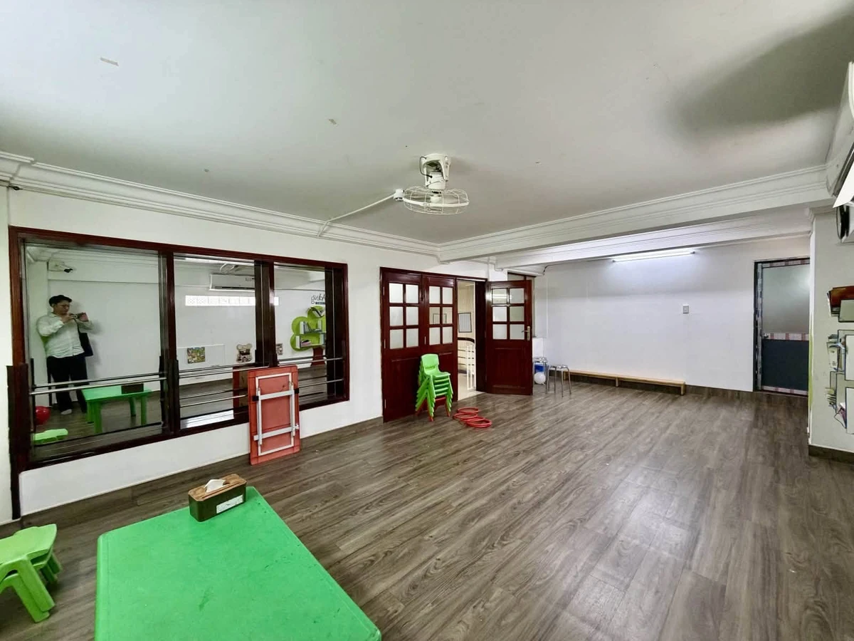Bán nhà mặt tiền Năm Châu, Tân Bình, ngang 10m, 119.9m2, 5 tầng, giá 26.9 tỷ - Ảnh thu nhỏ 3