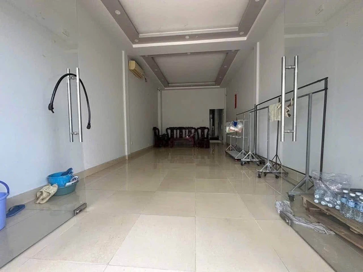 Bán nhà 3 lầu 4,5m x 20m, 7 PN Bến Lức - Ảnh thu nhỏ 4