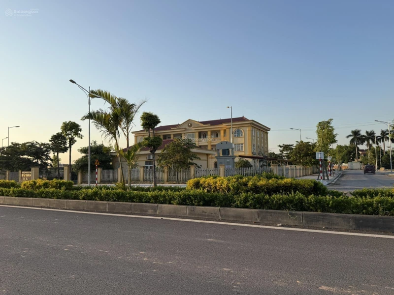 Chính chủ cần bán lô đất nền 100m2 tại Square City, Phổ Yên, Thái Nguyên, gần Quảng trường Vạn Xuân
