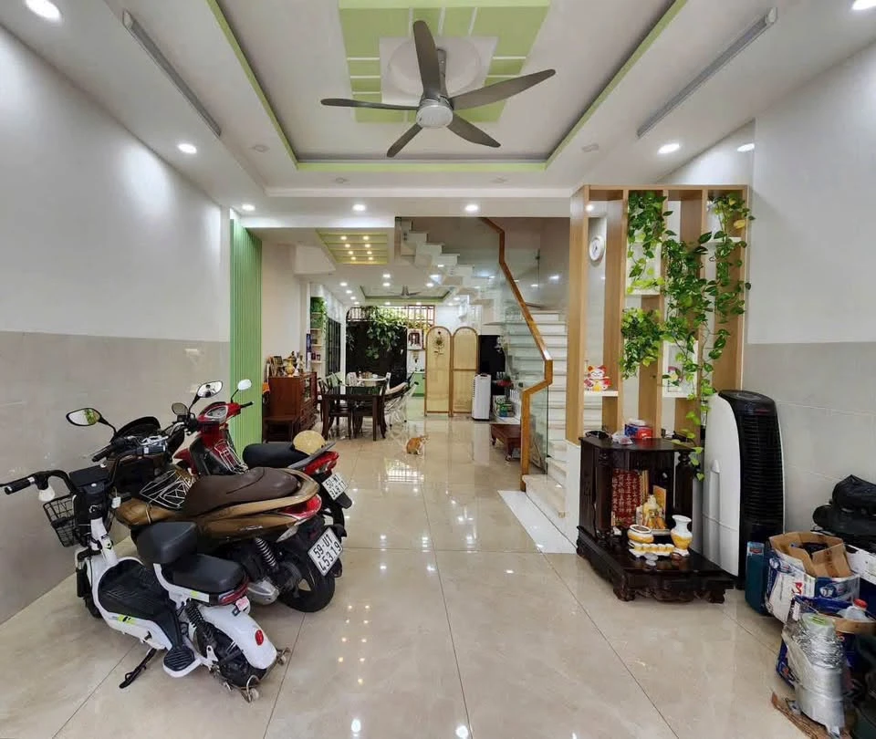 Bán nhà mặt tiền 3 tầng 95m² khu Tên Lửa, Bình Tân giá 11,9 tỷ - Ảnh thu nhỏ 2