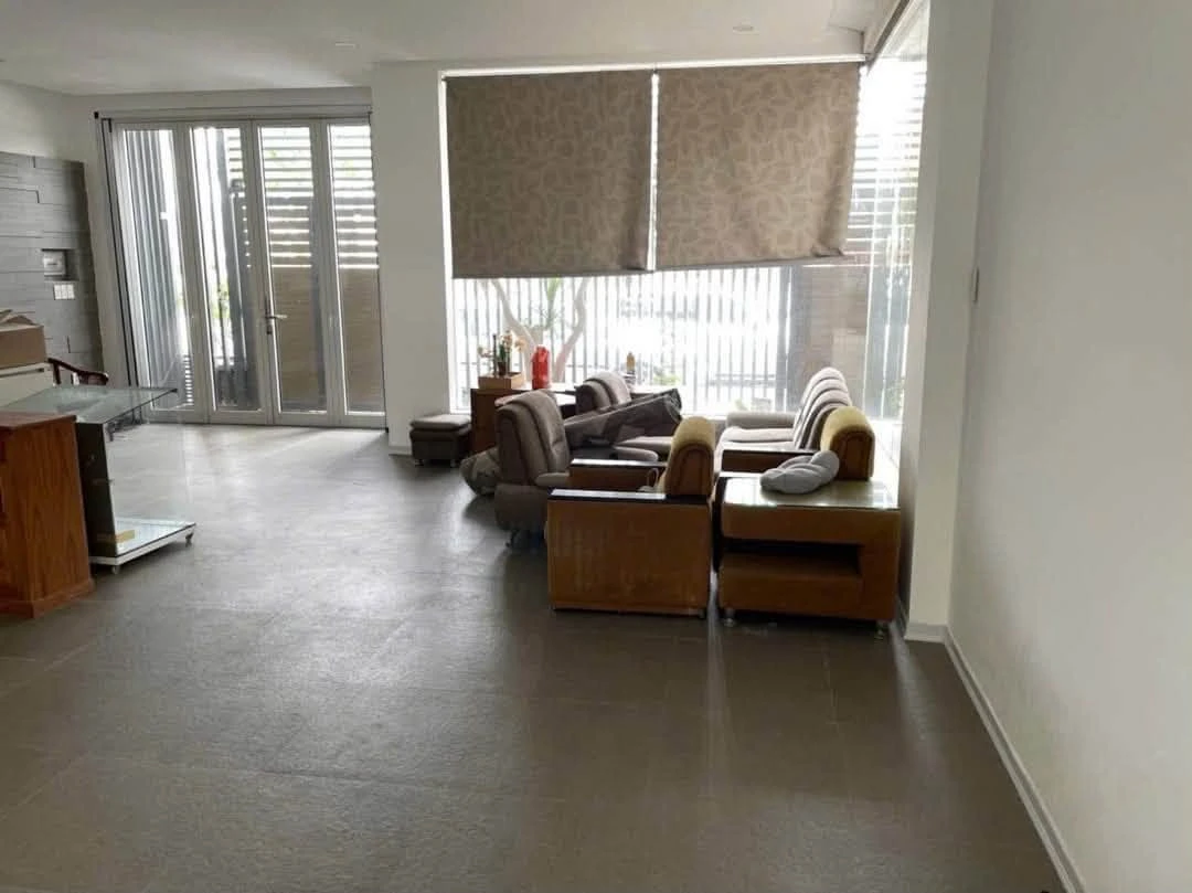 Bán biệt thự mặt tiền Ngô Quyền, 190m2, 4 PN, Quận 1 - Ảnh thu nhỏ 3