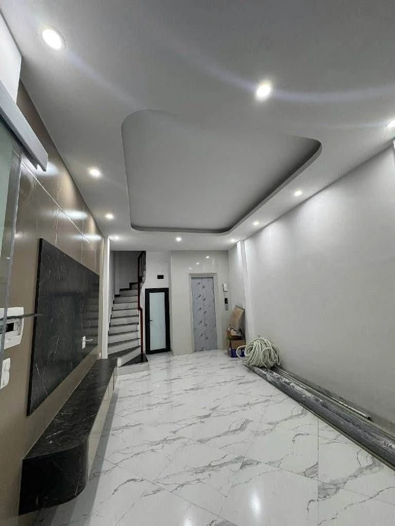 Bán nhà phố Vũ Ngọc Phan, 35m2, 3 ngủ, 5 tầng thang máy, hơn 7 tỷ - Ảnh 1