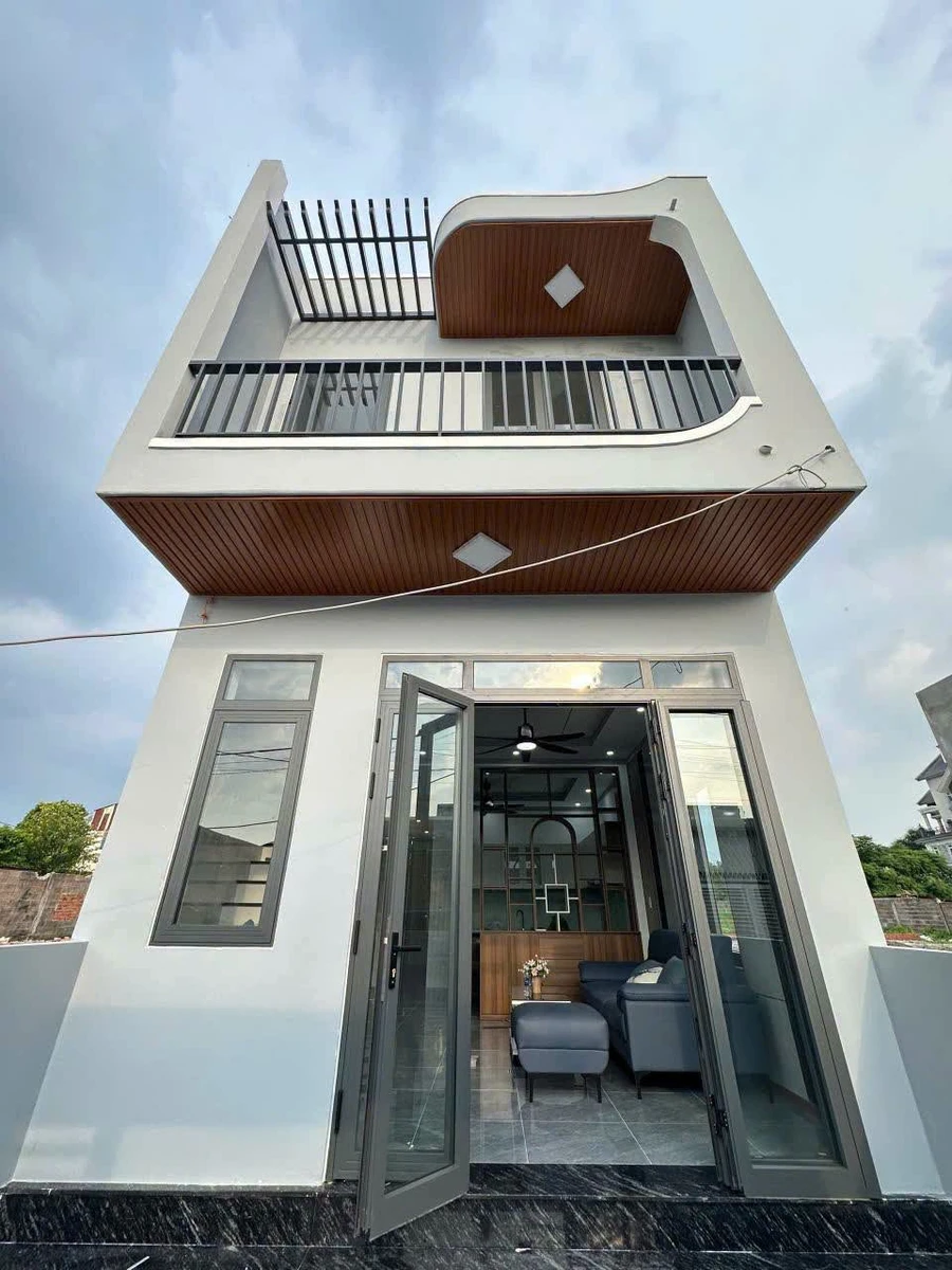 Bán nhà lầu 2 mặt tiền 75m2, 3PN gần trường mầm non Tinh Khôi, Trảng Dài - Ảnh 1