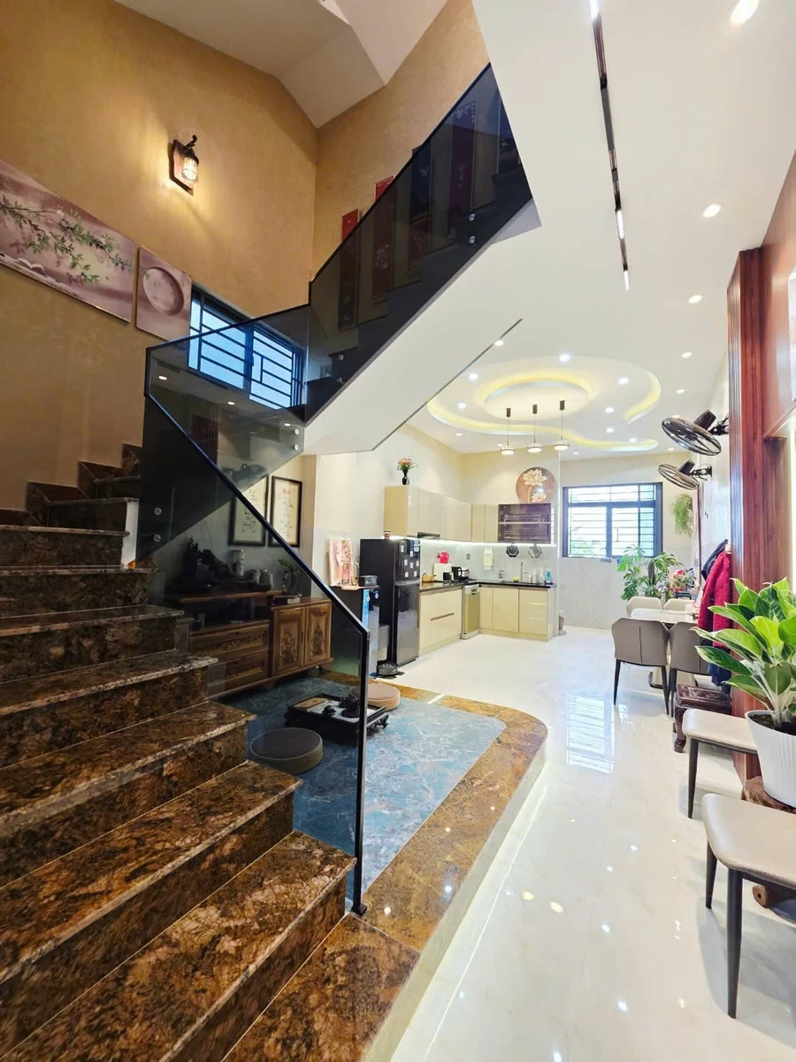 Nhà mặt tiền 3 tầng view biển Xuân Diệu 64m² Quy Nhơn - Ảnh thu nhỏ 4
