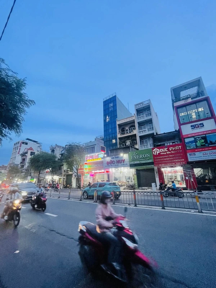 Bán nhà 2 tầng 144m² mặt tiền Trường Chinh, Tân Bình, 25 tỷ - Ảnh thu nhỏ 3