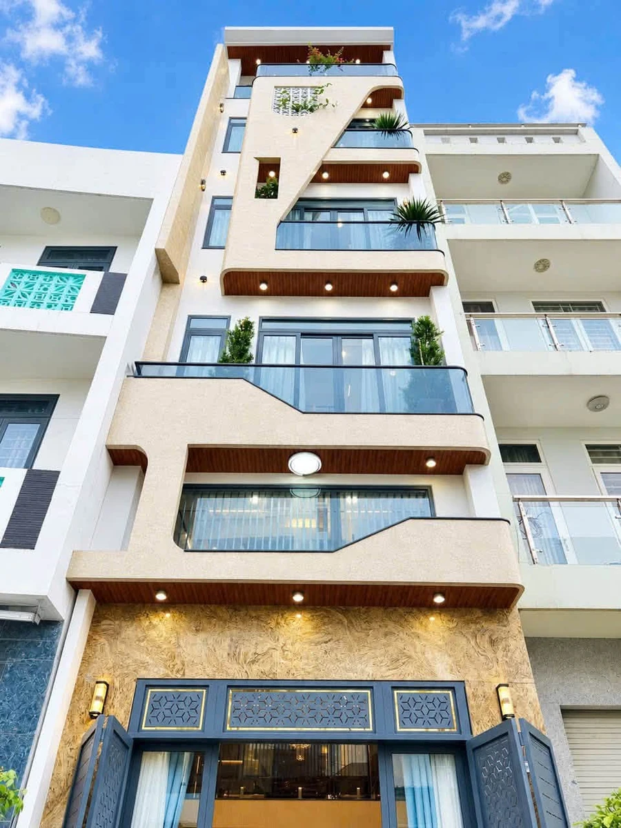 Bán nhà hẻm xe hơi 4,4x14m có thang máy, full nội thất, đường Huỳnh Văn Nghệ, Gò Vấp, giá 12,8 tỷ - Ảnh 1