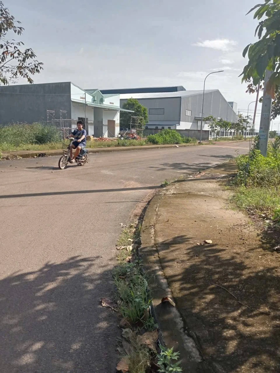 Bán đất mặt tiền 5x42m gần KCN Bắc Đông Phú 700 triệu - Ảnh thu nhỏ 2