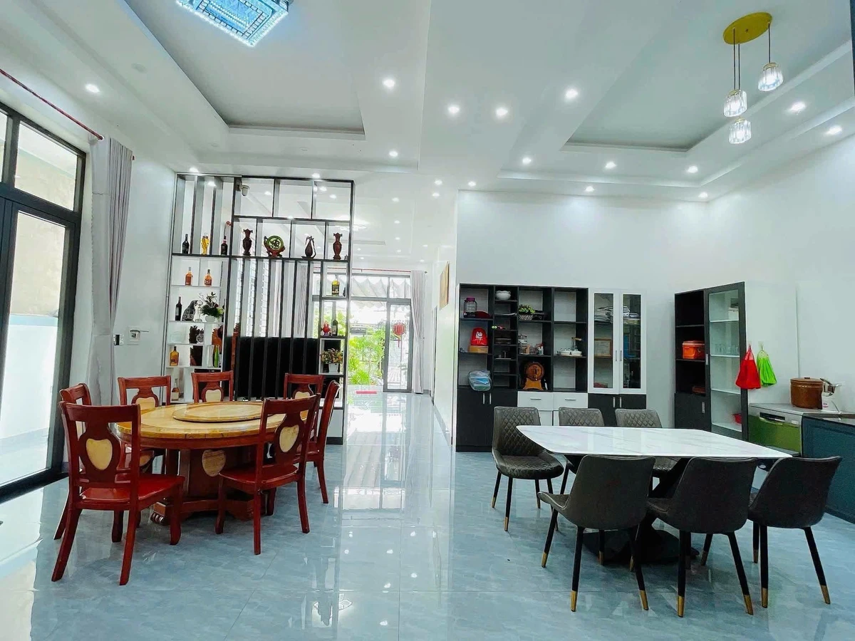 Bán nhà 4 phòng ngủ 200m² mặt tiền Đồng Xoài - Ảnh thu nhỏ 5
