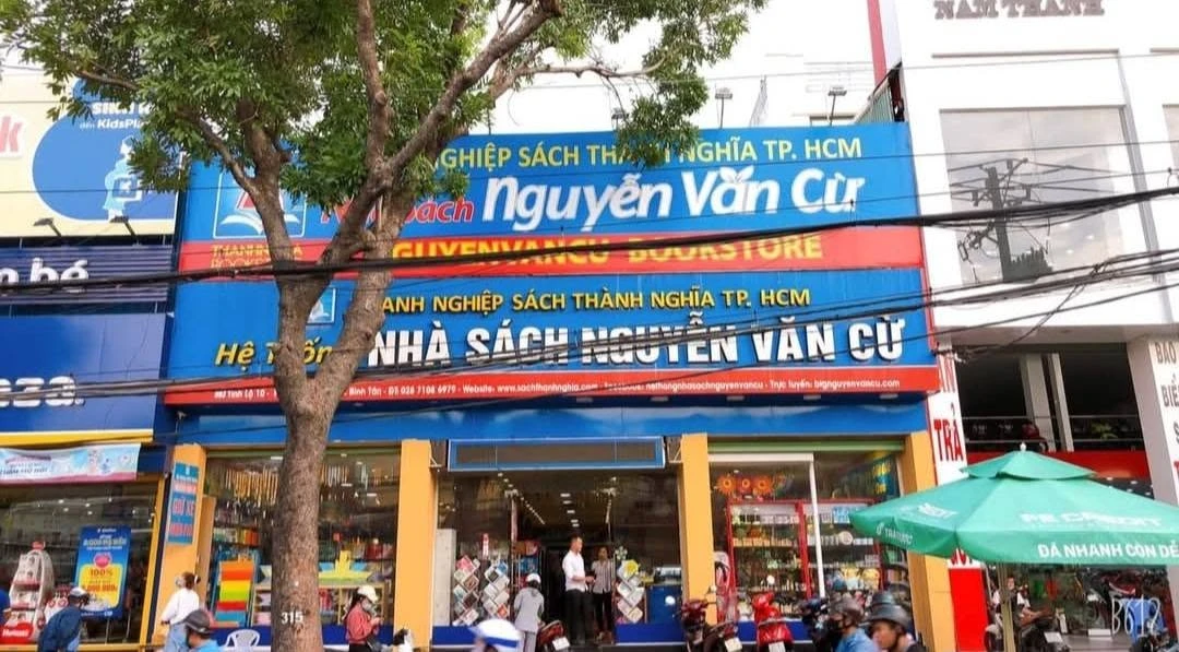 Bán nhà 4 tầng 85m2 4PN gần chợ trường học Bình Tân 6 tỷ - Ảnh 1