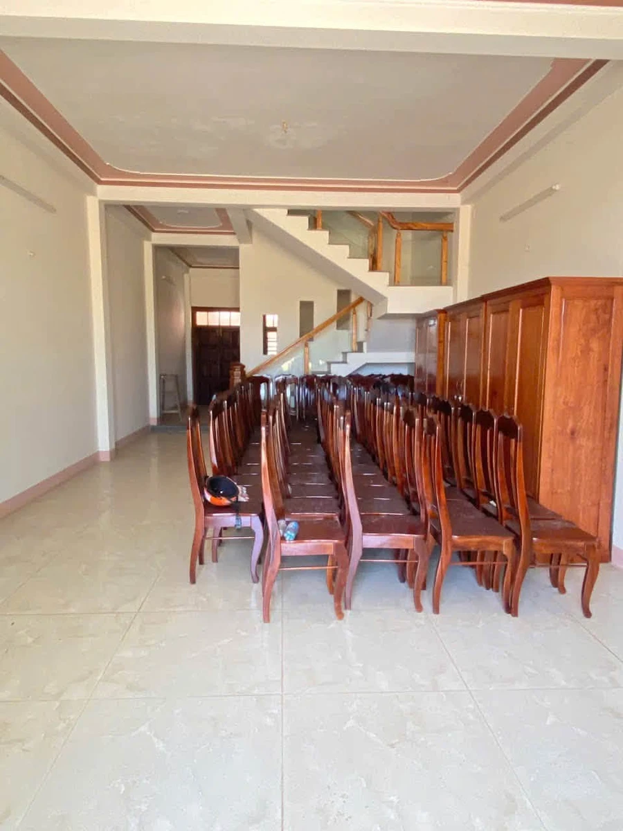 Bán nhà 3 tầng 90m2 Mặt tiền Trường Chinh Tuy Hoà 5.6 tỷ - Ảnh thu nhỏ 3