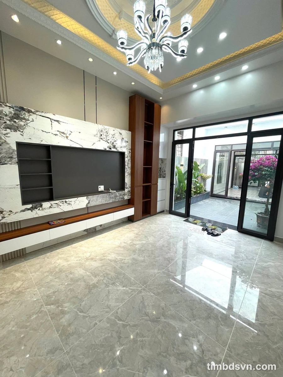 Bán nhà Miếu Hai Xã 105m² 3 tầng sân vườn - Ảnh 1