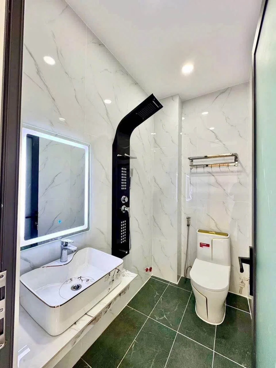Bán nhà phố mới 1 trệt 1 lửng 3 lầu 56m2 hẻm Lâm Thị Hố, Quận 12 giá 5,99 tỷ - Ảnh 1