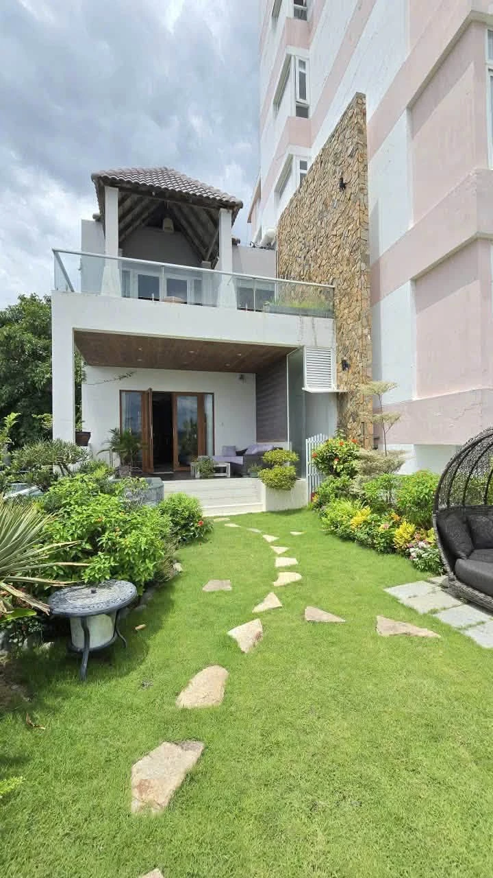 Bán biệt thự 6PN view biển Nha Trang 310m2 - 30 tỷ - Ảnh 1
