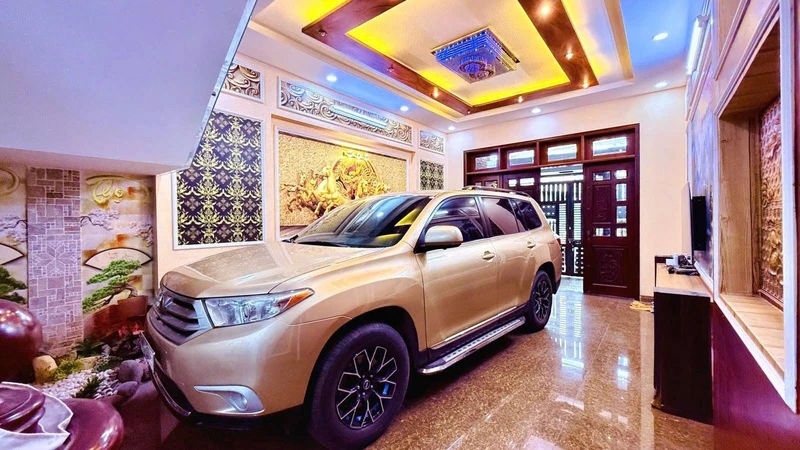 Bán nhà hẻm xe hơi 1 trệt 2 lầu, 4PN, 4.5x17m gần chợ Phan Huy Ích, giá 9 tỷ