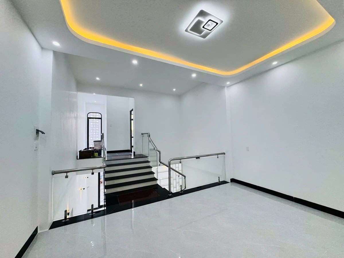 Bán nhà 2 tầng 110m2, 3PN mặt tiền hẻm Nguyễn Công Phương - Ảnh thu nhỏ 2