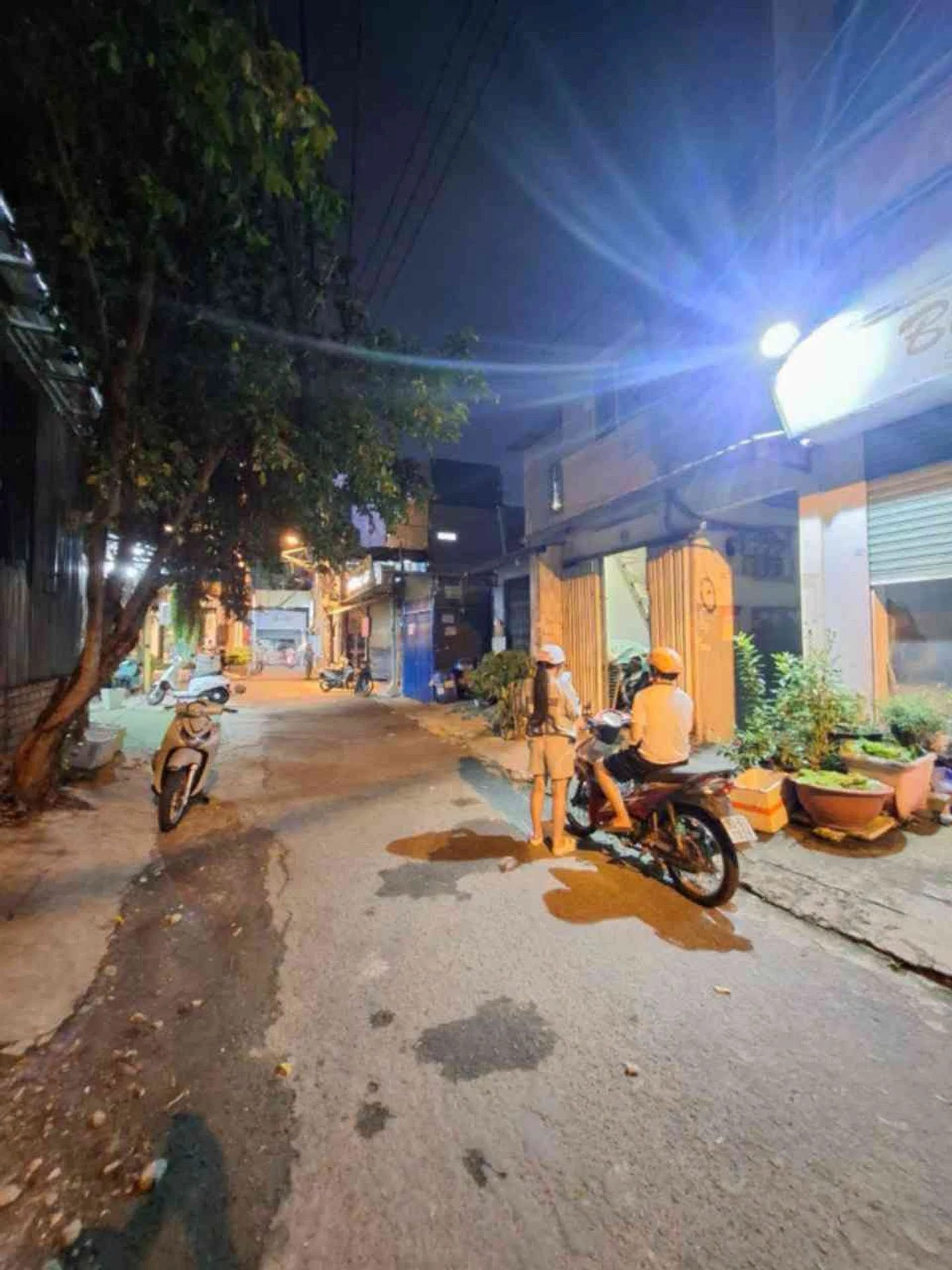 Bán dãy trọ 14 phòng 298m2 đường Nguyễn Văn Quá, gần cầu Tham Lương, Quận 12, giá 19,8 tỷ - Ảnh 1