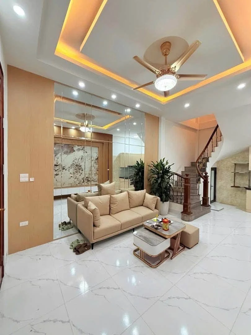 Nhà 5 tầng 1 tum 35m² giá 7,9 tỷ ngõ thông Hoàng Mai - Ảnh thu nhỏ 4
