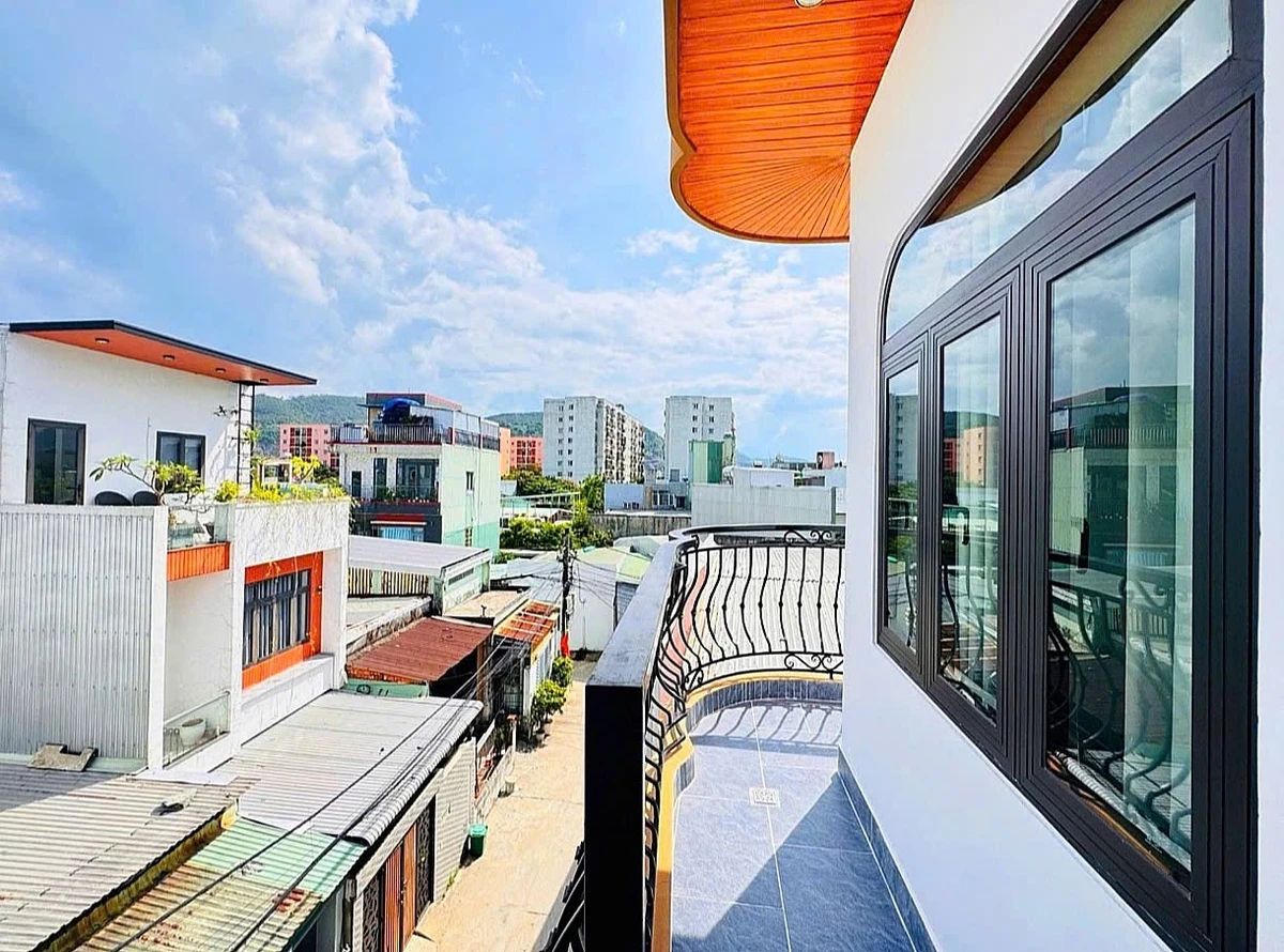 Bán nhà 3 tầng 70m2, 3 phòng ngủ, sân ô tô rộng tại An Khê, Đà Nẵng, giá khoảng 5 tỷ - Ảnh thu nhỏ 4
