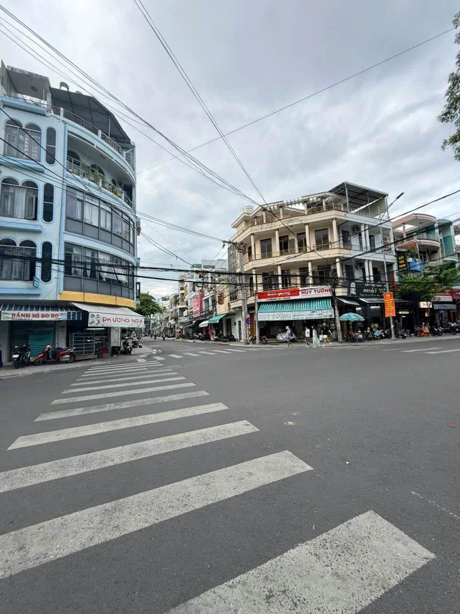 Bán nhà góc 3 tầng 201,9m² Ngô Gia Tự Nha Trang - Ảnh 1