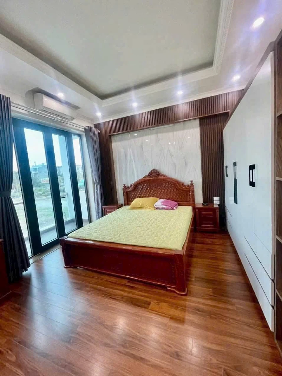 Cho thuê nhà 5 tầng 300m² Quận 1, 18tr/tháng - Ảnh thu nhỏ 3