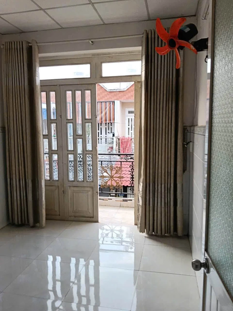 Bán nhà 1 trệt 1 lầu 2PN 2WC đường Thạnh Lộc 41, Quận 12 giá 1,42 tỷ - Ảnh thu nhỏ 3