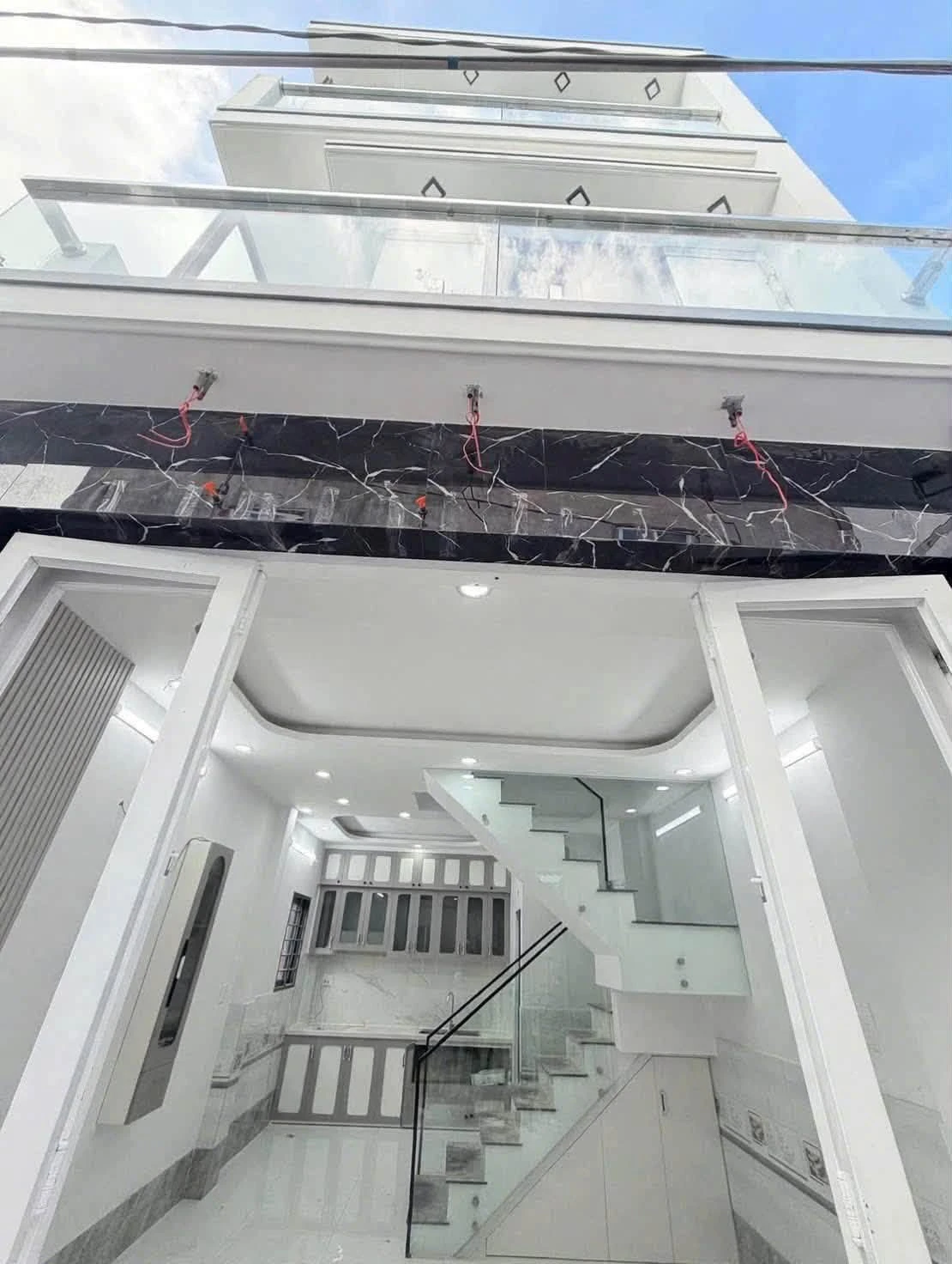 Bán nhà hẻm 4m x 8m, 4 PN 3 WC, Quận 7 - Ảnh 1