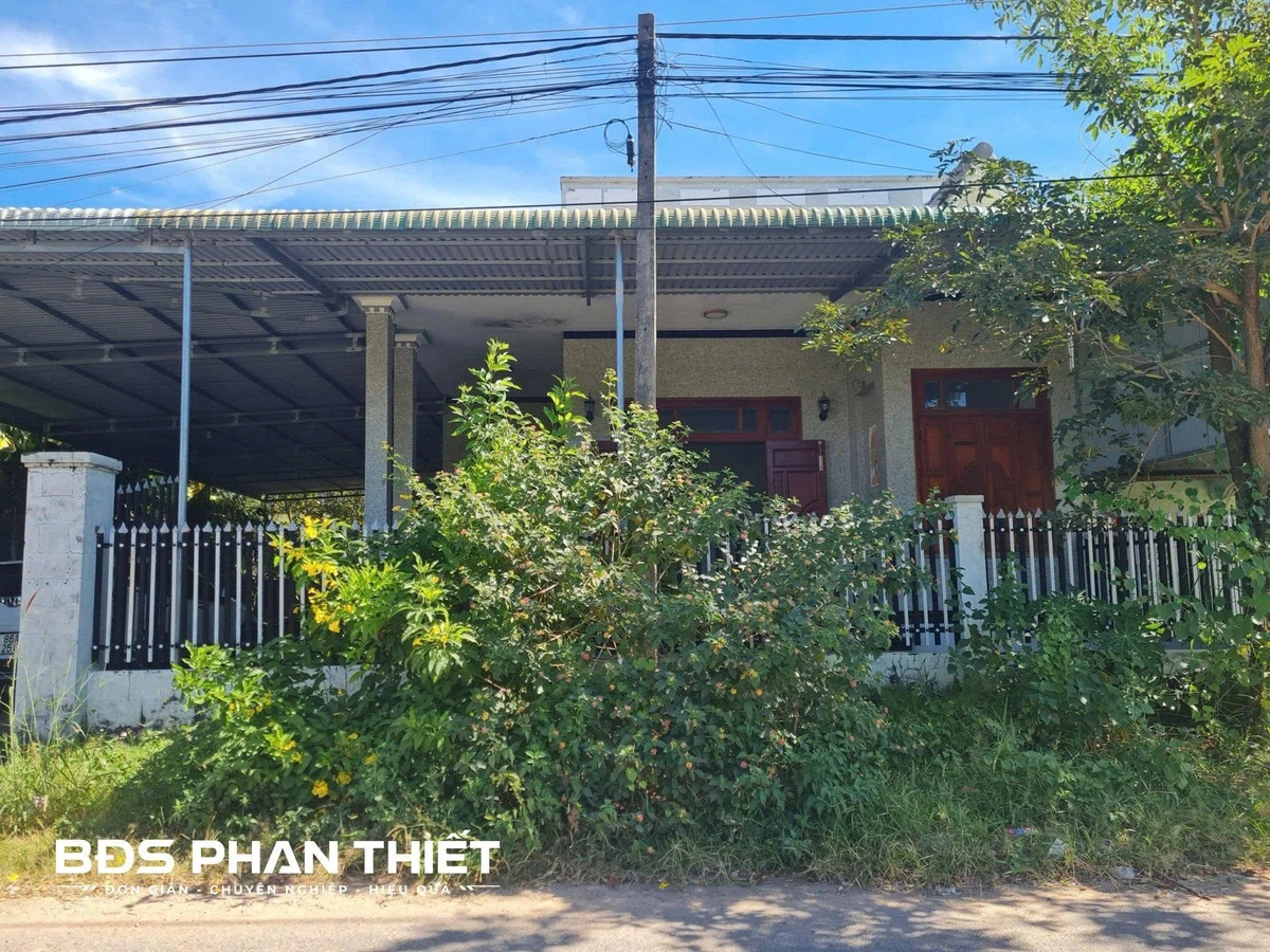 Bán nhà mái Thái 300m² trên đất thổ cư Ma Lâm, Phan Thiết - Ảnh 1