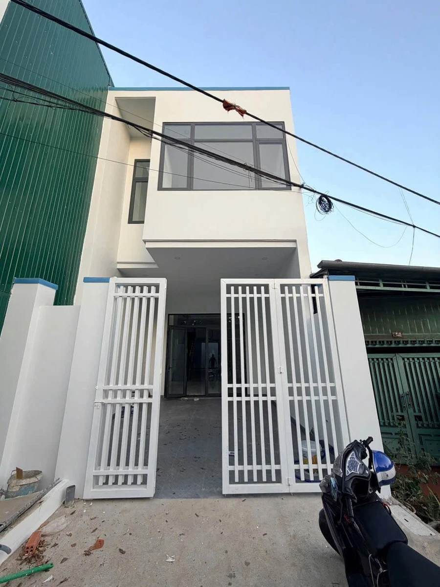 Bán nhà mặt tiền 240m² đường 2 ô tô, Quận 6, 3 tỷ 6 - Ảnh 1