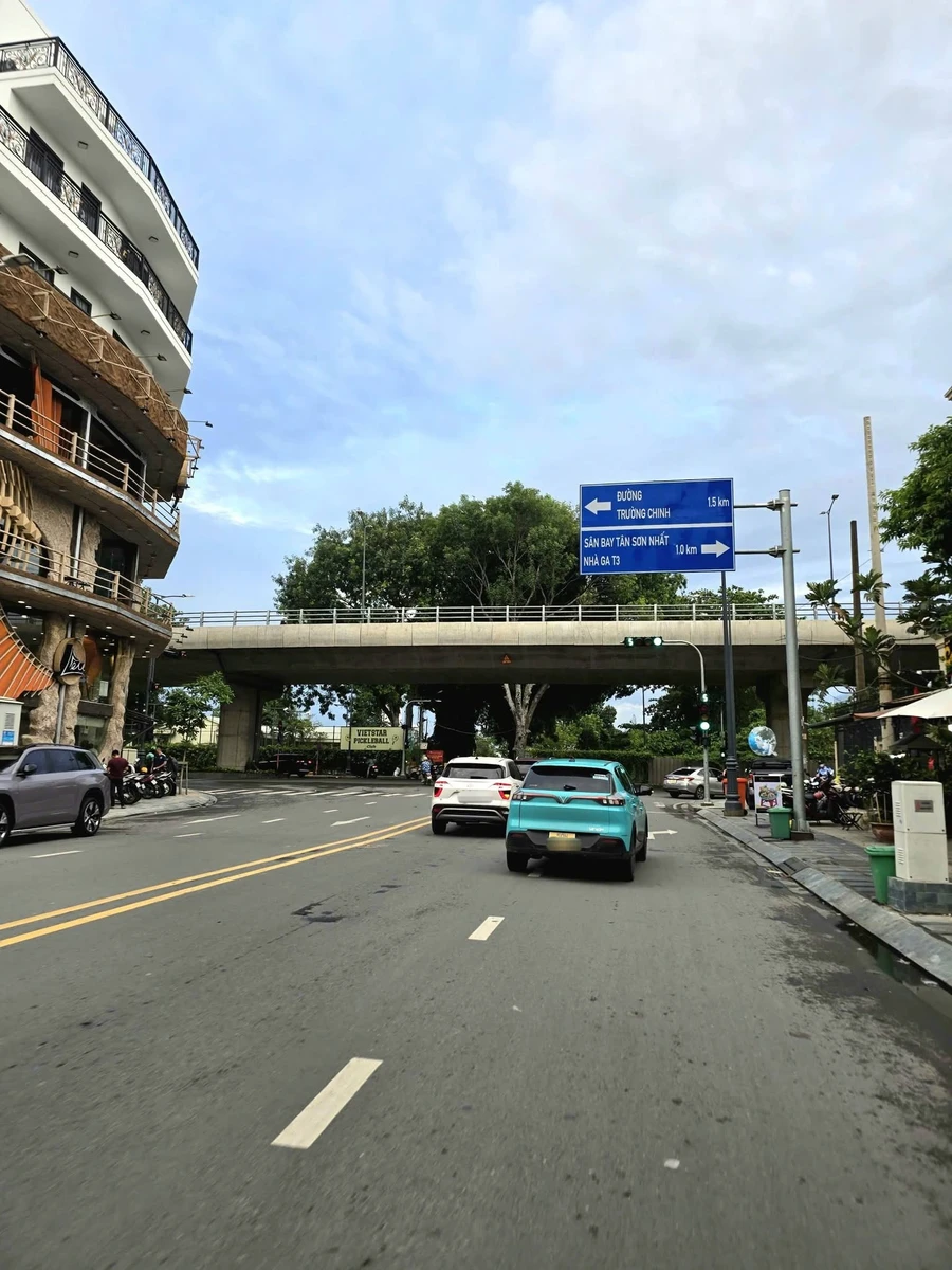 Bán nhà 80m² 4 tầng góc Hoàng Hoa Thám gần Nhà Ga T3, Tân Bình 15.5 tỷ - Ảnh thu nhỏ 2