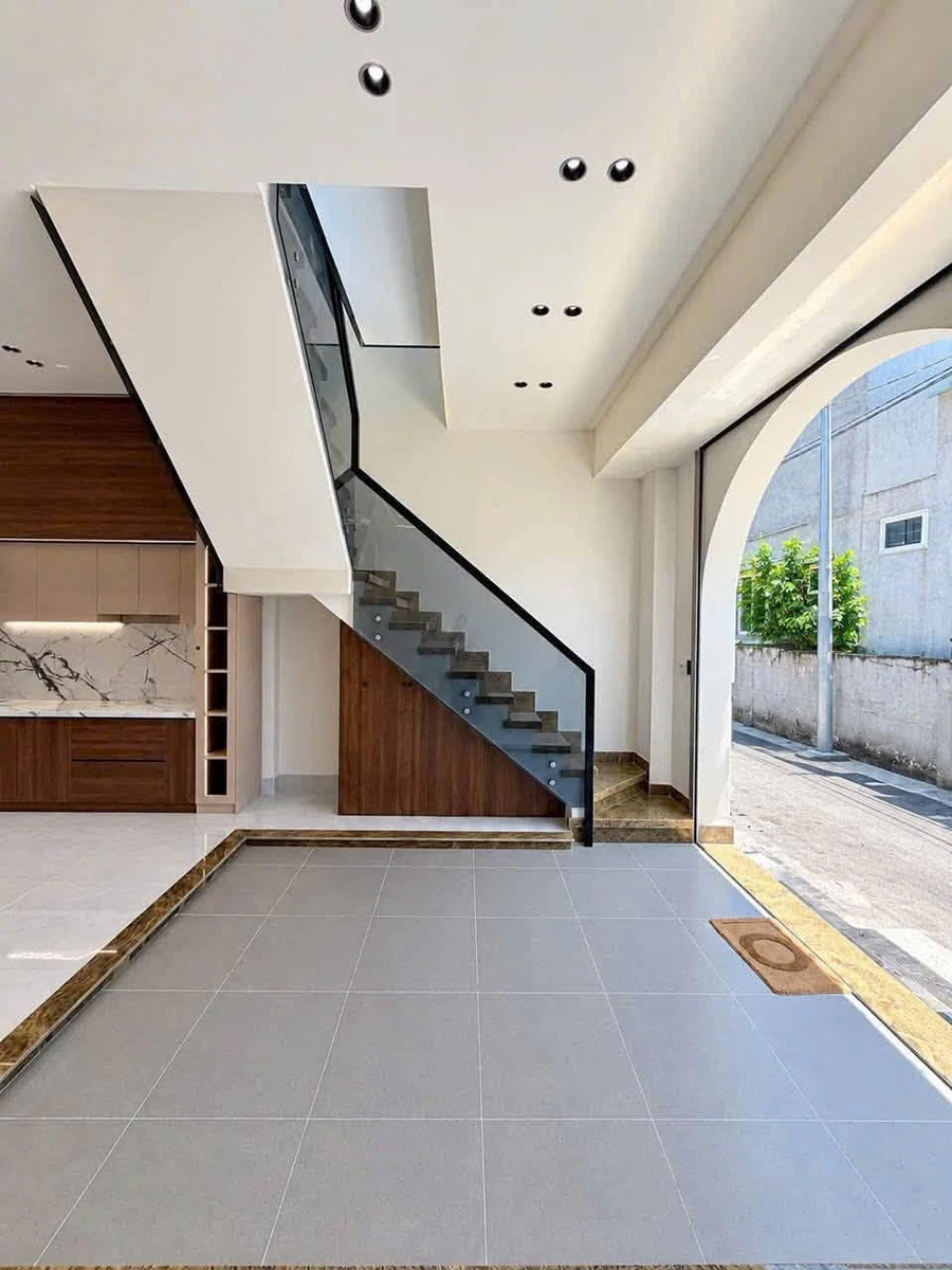 Bán nhà phố hiện đại 60m2, 3 phòng ngủ, gần Co.opmart Phạm Văn Thuận, giá 4,15 tỷ - Ảnh thu nhỏ 3