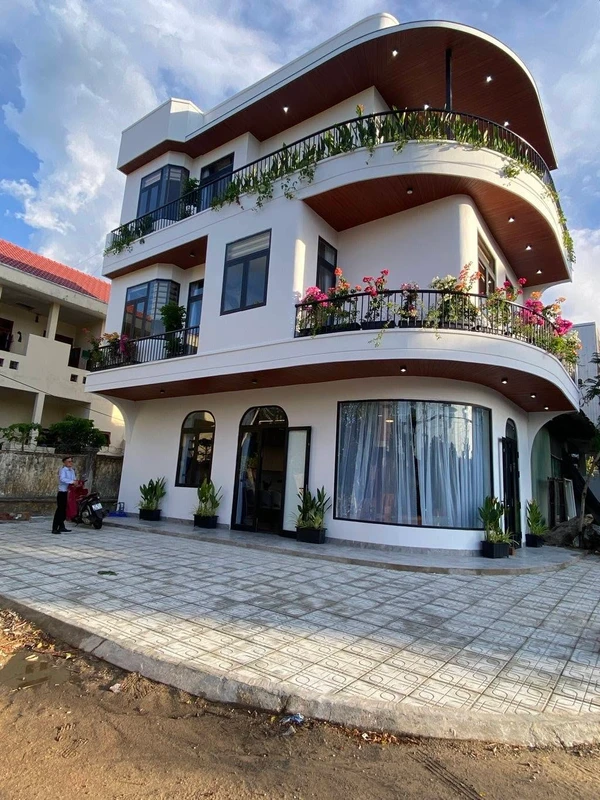 Bán nhà 3 tầng góc 2 mặt tiền 78.5m2, gần biển Đà Nẵng