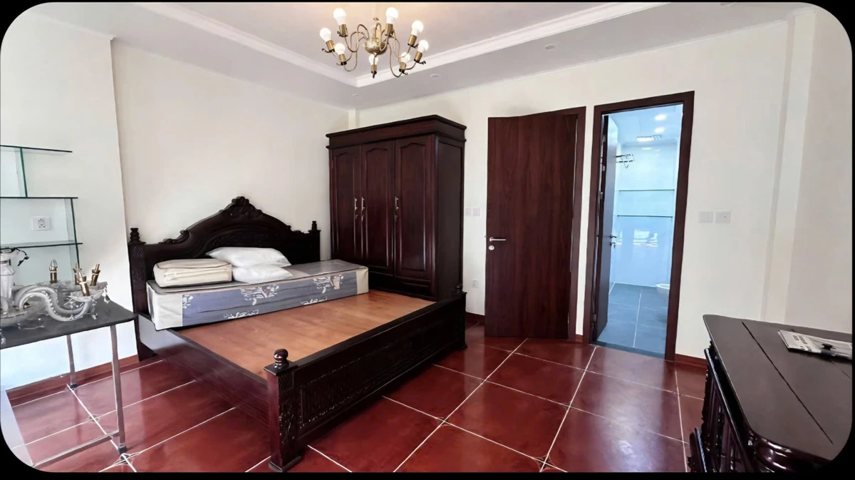 Cho thuê nhà 5 tầng có thang máy, 3PN, 4WC, 200m², 18 triệu/tháng - Ảnh 1