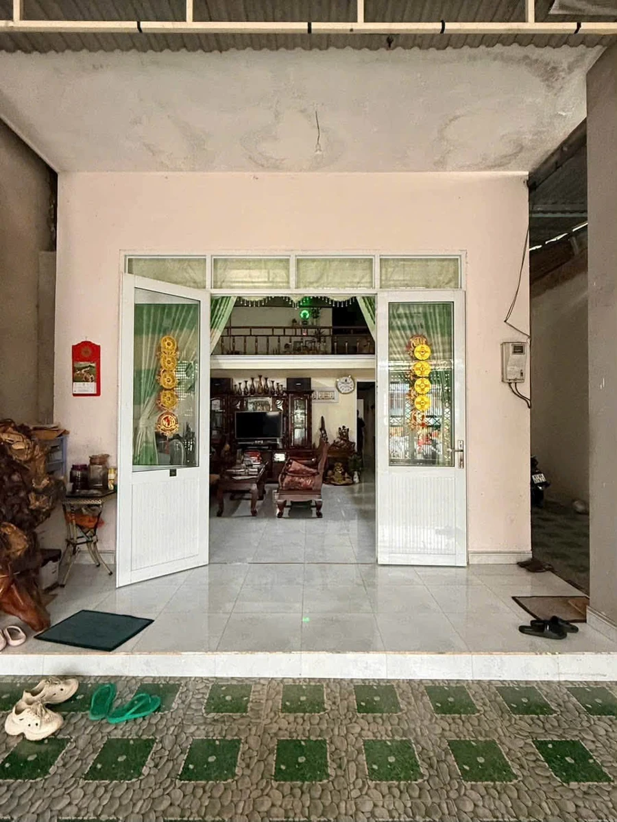 Bán nhà mặt tiền 3 tỷ 150 triệu, 143m², Phường Diên Hồng - Ảnh thu nhỏ 2