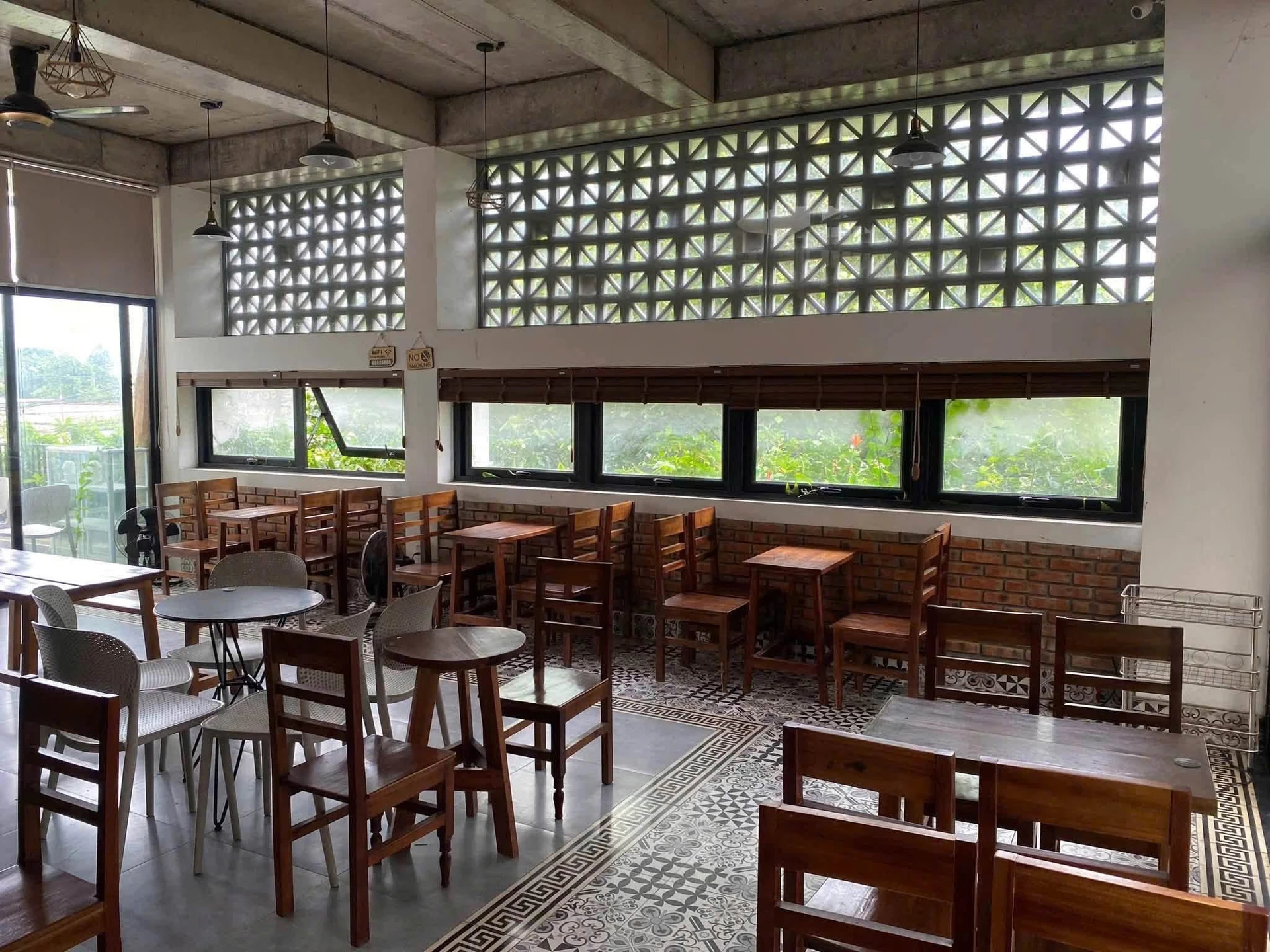 Cho thuê nhà 3 tầng mặt tiền 120m², Bùi Thị Xuân, TP. Huế, 20 triệu/tháng - Ảnh 1