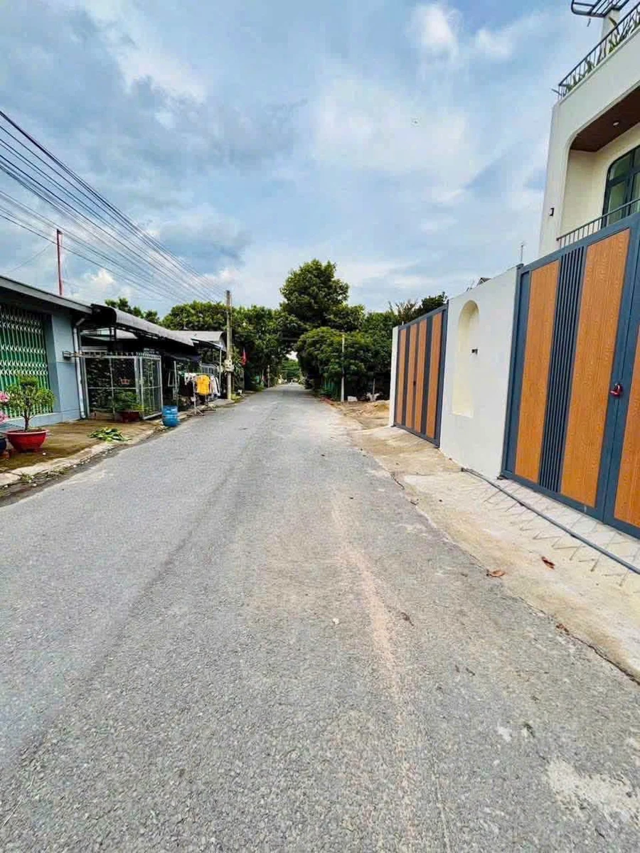 Bán nhà mặt tiền đường nhựa 5x18m, 1 trệt 2 lầu 3PN tại Định Hòa, Thủ Dầu Một, Bình Dương - Ảnh thu nhỏ 2