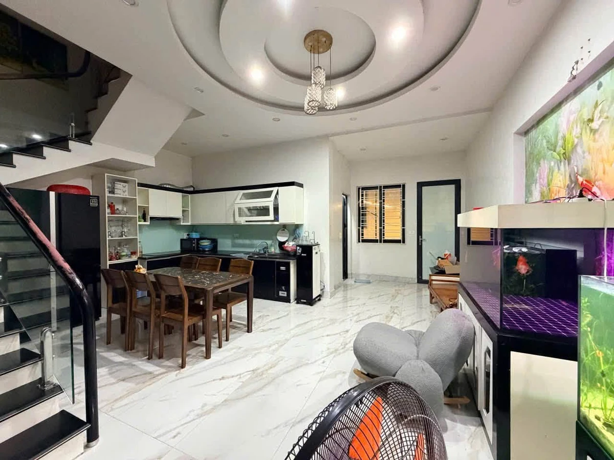 Bán nhà 4 tầng 88m² sân cổng riêng ngõ 30 Trần Nguyên Hãn, gần Bệnh viện Tiệp, giá 3,3 tỷ - Ảnh thu nhỏ 4