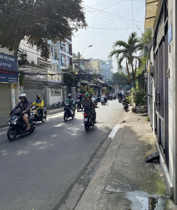 Cho thuê nhà 3 tầng 49m² đường Hòa Hưng Q.10 - 17 triệu/tháng