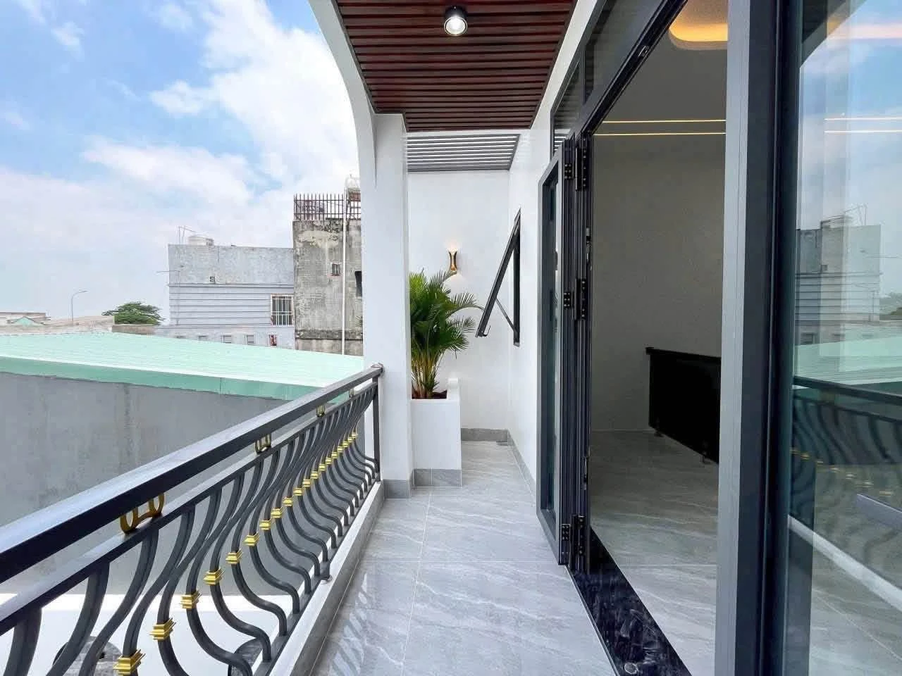 Bán nhà phố 1 trệt 1 lầu 5x24m, 3 phòng ngủ, trung tâm thị trấn Đức Hòa, Long An - Ảnh 1