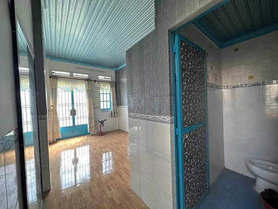 Bán nhà mặt tiền Đường 9/4 Long Khánh 55m², 2PN, 2.8 tỷ - Ảnh thu nhỏ 4