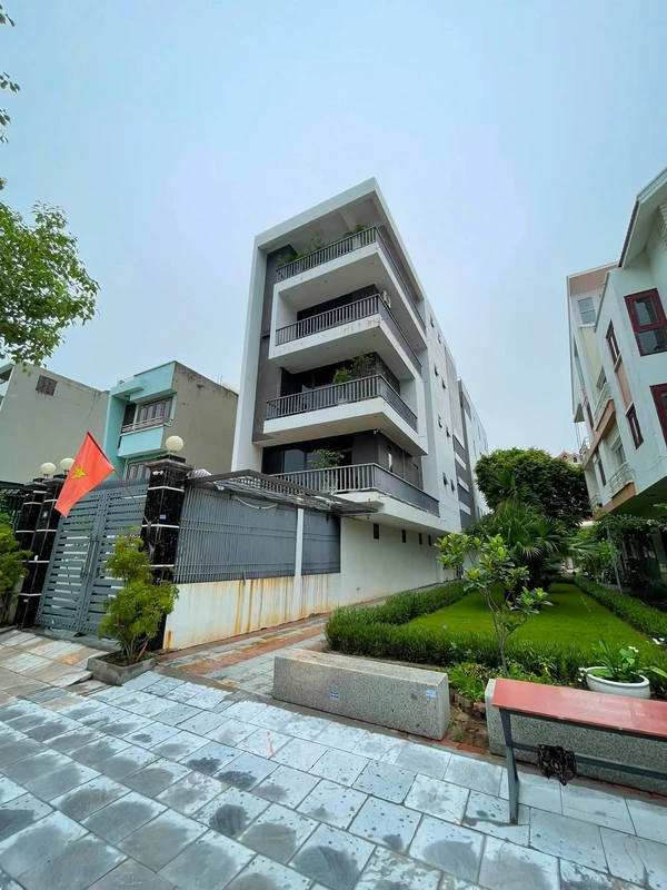 Bán nhà 6 tầng 120m2 góc vườn hoa Hòn Gai 16 tỷ