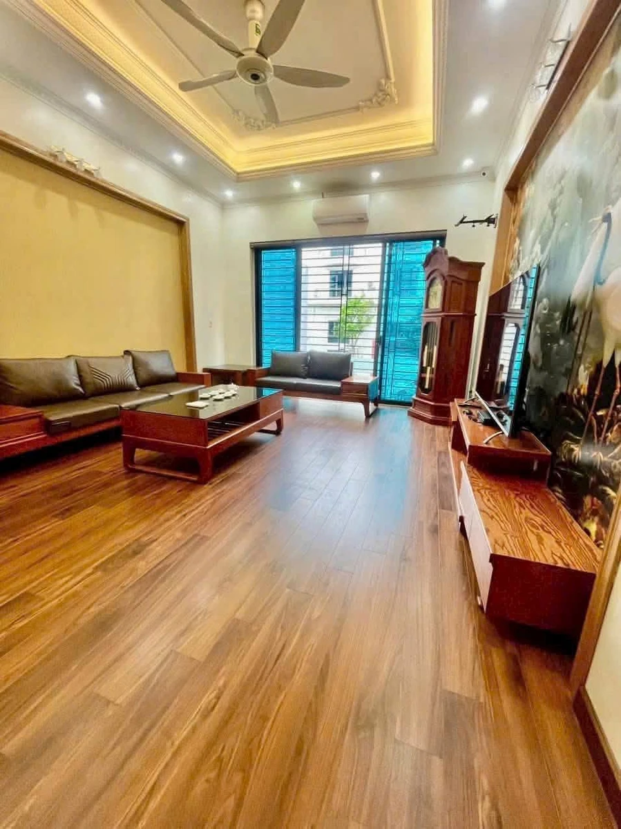 Cho thuê nhà 5 tầng 300m² Quận 1, 18tr/tháng - Ảnh thu nhỏ 2