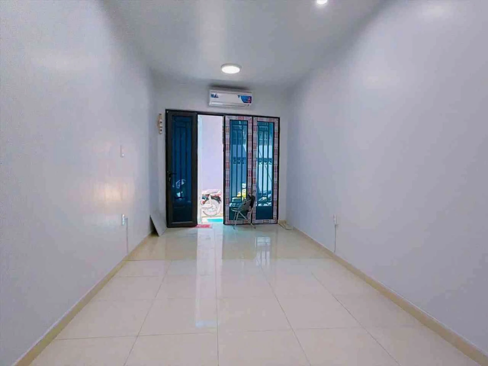 Bán nhà 2 tầng 27m² gần trường Trần Nguyên Hãn, dưới 1,8 tỷ - Ảnh 1