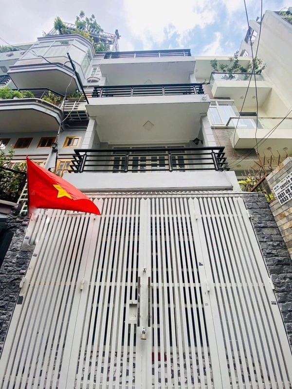 Bán nhà hẻm xe hơi giao Hoàng Văn Thụ, ngang 4,5m, 40m2, giá 6 tỷ, Phú Nhuận