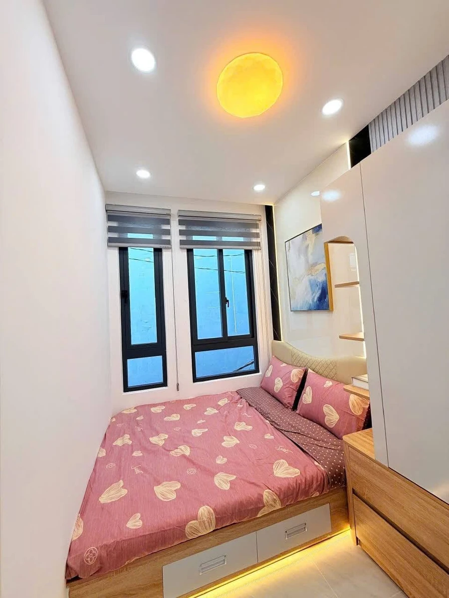 Bán nhà 2 tầng full nội thất đường Trần Khắc Chân, Quận 1, giá 3,999 tỷ - Ảnh thu nhỏ 2