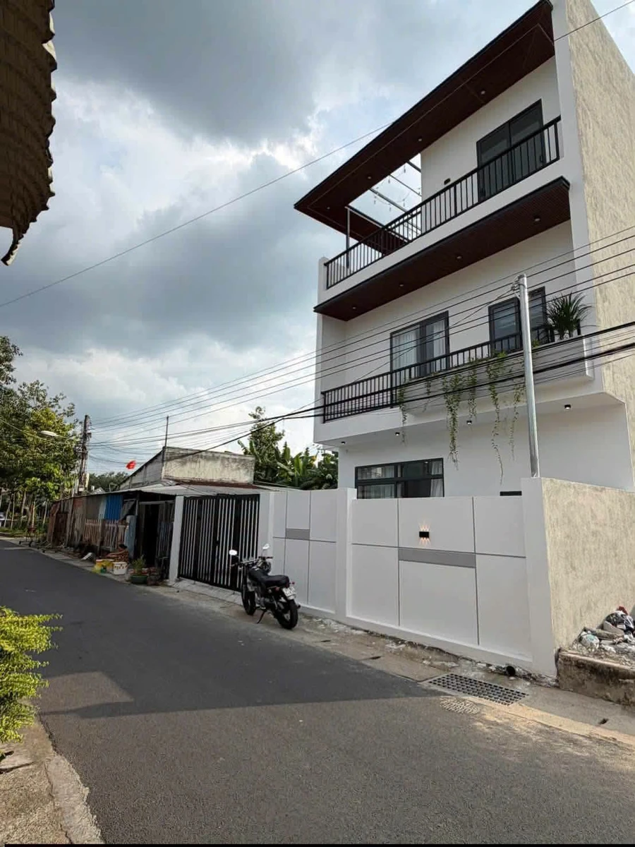 Nhà mặt tiền bán 4 tỷ 39 - 3PN, 106m² - Bình Dương - Ảnh thu nhỏ 2