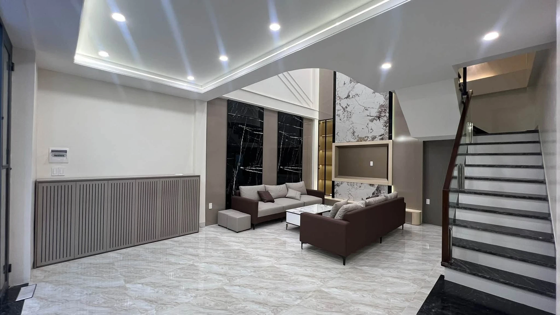 Bán nhà 4 tầng phố Hồ Sen 44m2 - 3,5 tỷ - Ảnh 1
