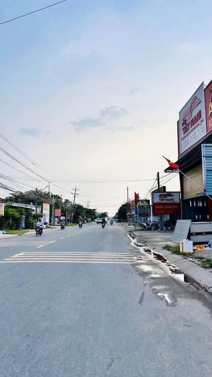 Bán đất thổ cư 11x75m (825m2) ngộp bank gần Vinhomes Hậu Nghĩa, giá 4,45 tỷ - Ảnh 1