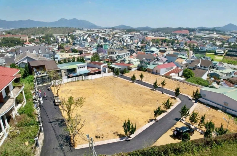 Bán lô đất 4 mặt tiền 1.230 m² tại Đà Lạt
